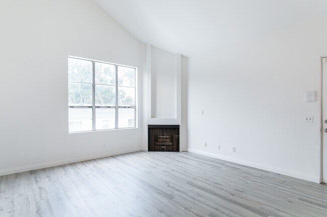 Building Photo - 2452 S Centinela Ave