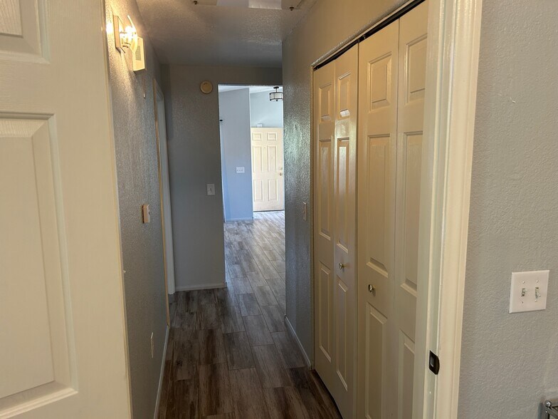 Building Photo - 520 Arrowhead Trl