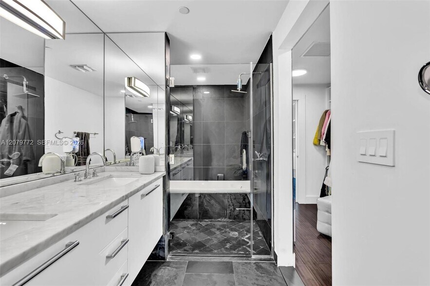 Building Photo - 900 Biscayne Blvd