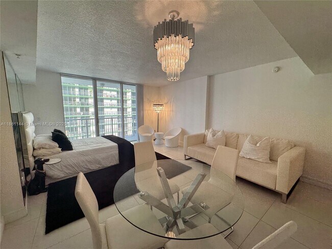 Building Photo - 1750 N Bayshore Dr