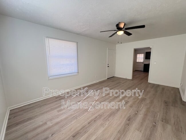 Building Photo - 2236 Danbury Dr