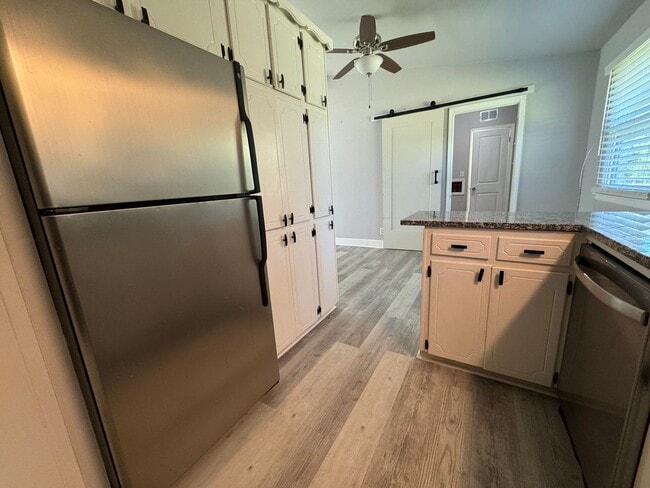 Building Photo - Adorable 3 bedroom 1.5 bathroom in Tulsa