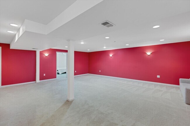 Building Photo - 3381 Cromwell Rd