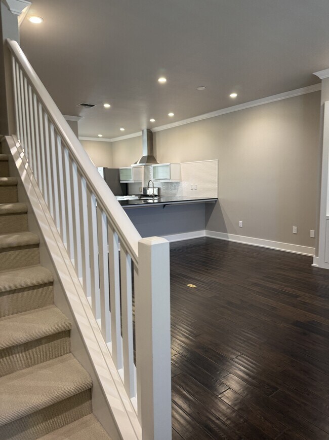 Building Photo - 515 G St