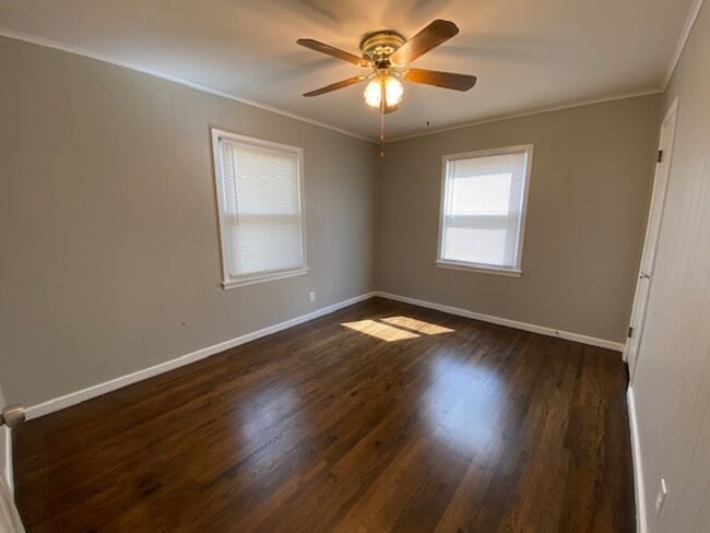 Building Photo - 3 Bed, 2 Bath Corner Lot in Tulsa!