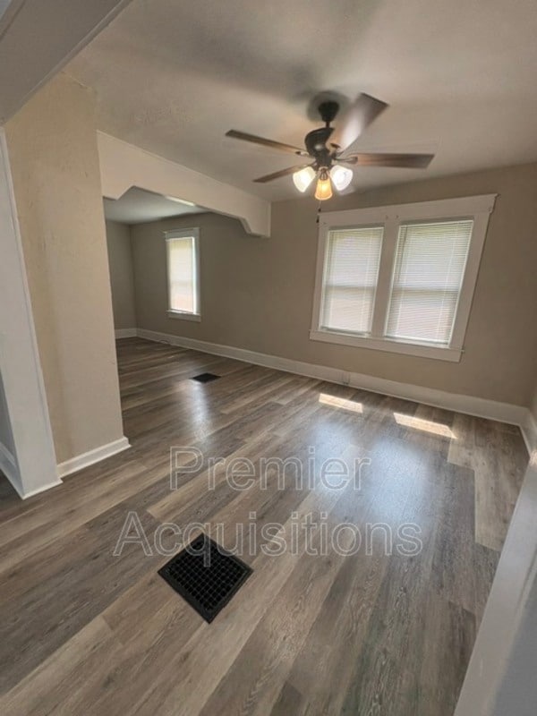 Building Photo - 3318 Fernwood Ave