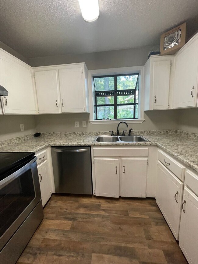 Building Photo - 3404 Doriswood Ct Antioch, TN 37013
