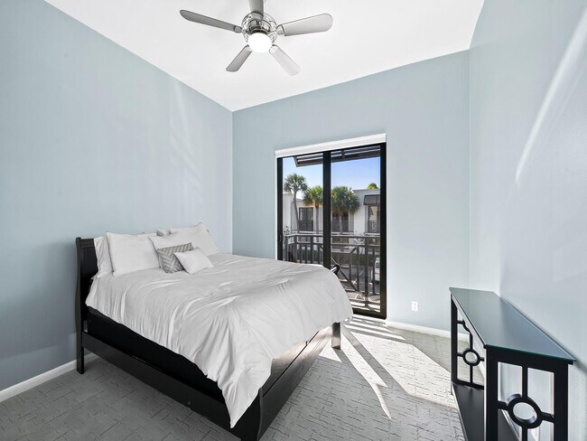 Building Photo - 1560 S Ocean Ln