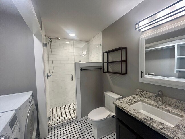 Building Photo - Beautifully updated home just west of Brookside and Trader's Joes in Midtown