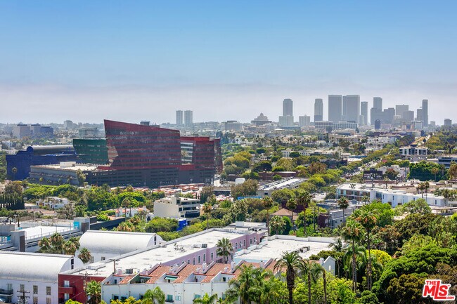 Building Photo - 1100 Alta Loma Rd