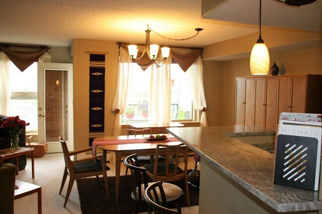 Building Photo - Winter Seasonal Rental- Towers at Lakepoin...