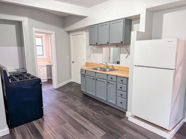 Building Photo - 921 Fourth NW