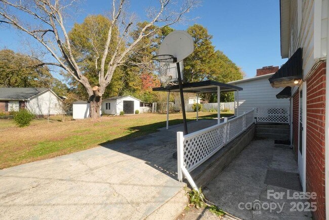 Building Photo - 1632 Kimberly Dr