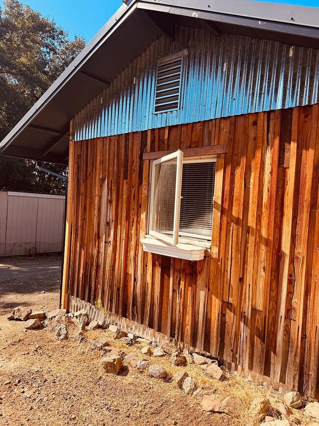 Building Photo - 11755 Old River Rd
