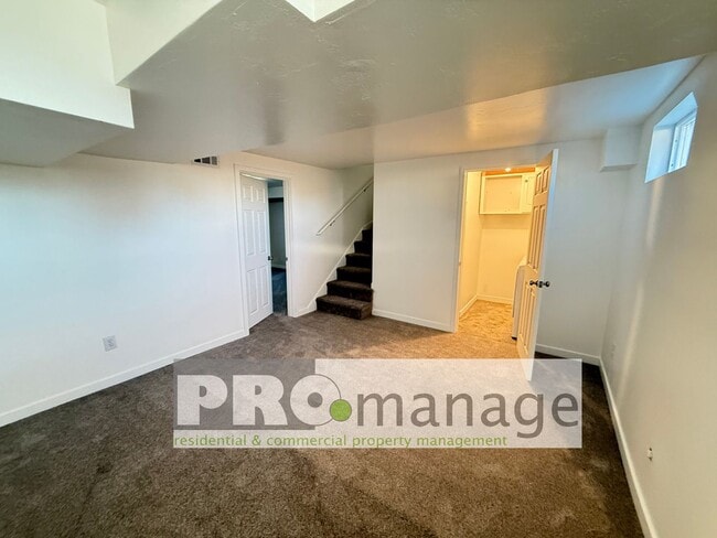 Building Photo - Single family home with yard