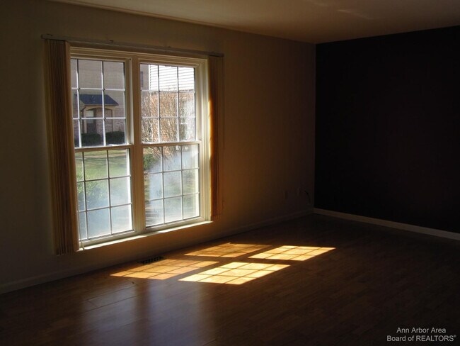 Building Photo - 3238 Alpine Dr