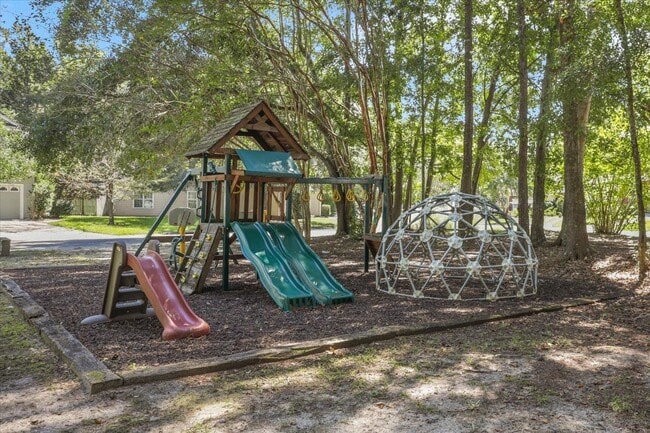 Building Photo - 135 Ivernia Loop