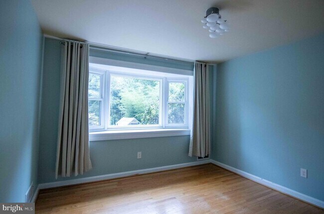 Building Photo - 2205 Parker Ave