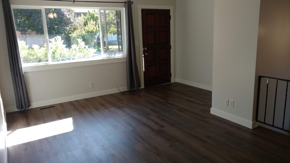 Bright living room - 505 Jackson Ave