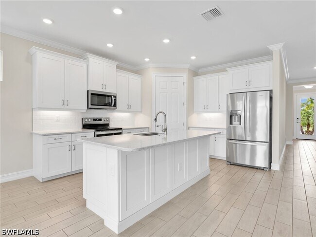 Building Photo - 28029 Sanibel Sands St