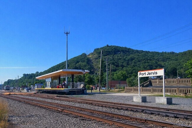 Building Photo - 39 Church St