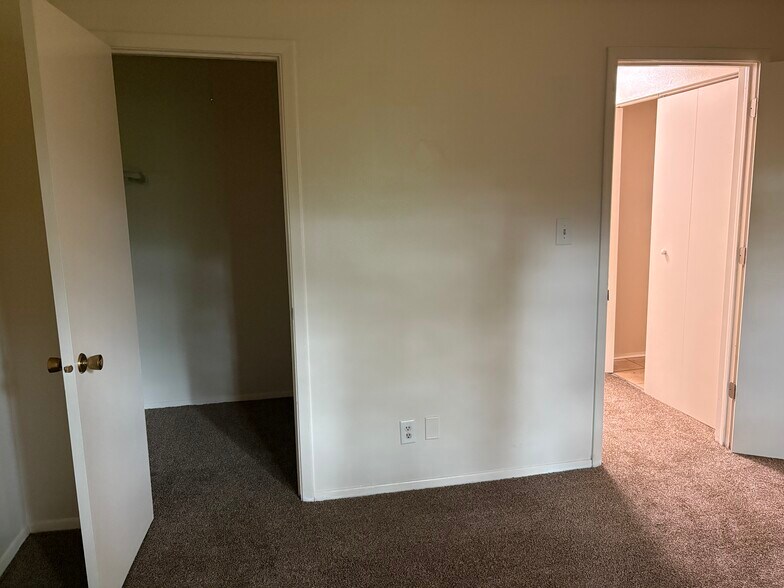 Bedroom - 49 Vinway Ct