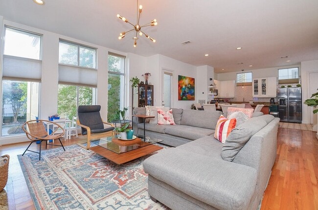 Building Photo - 1116 Columbus St