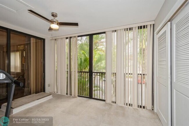 Building Photo - 4485 Carambola Cir N