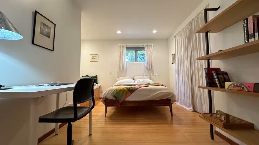 Building Photo - 3617 Maplewood Ave