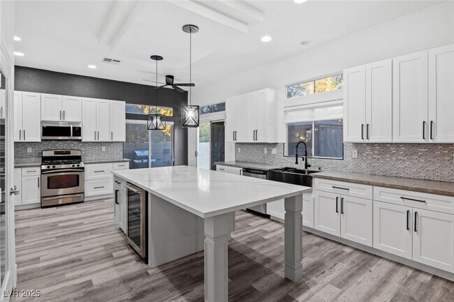 Building Photo - 4630 Laguna Vista St