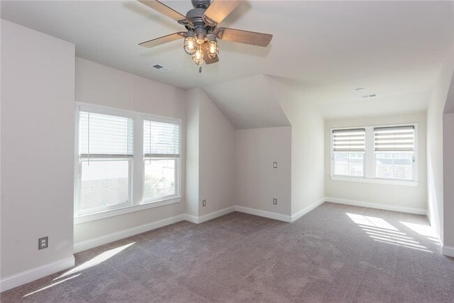 Building Photo - 5015 Montes Ln