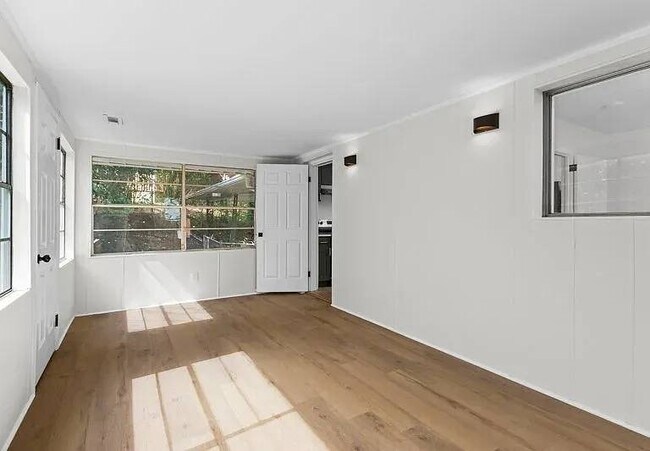 Building Photo - 2308 Elbon Dr