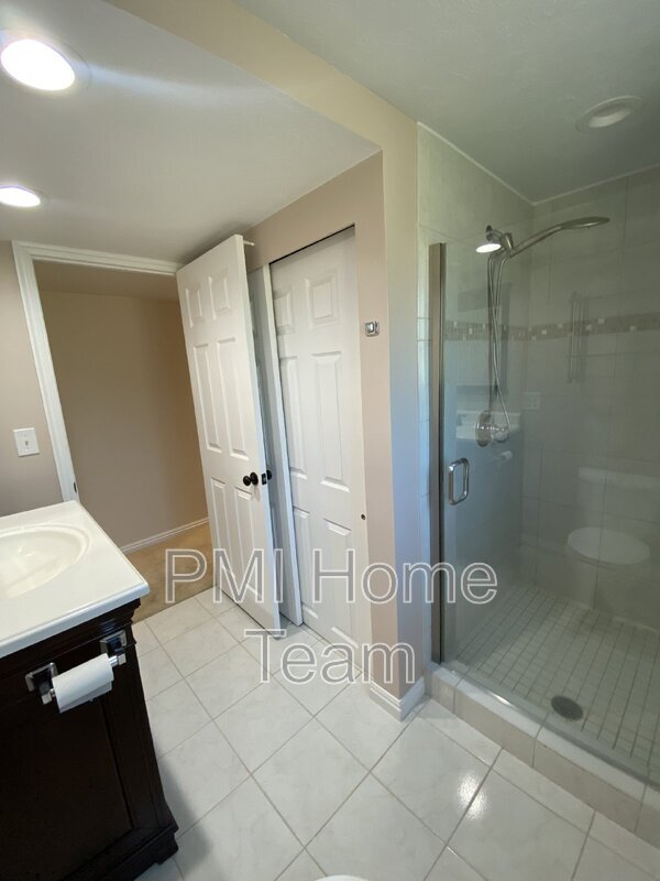 Building Photo - 1183 N 200 E