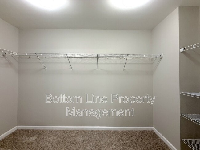 Building Photo - 1521 Van Ness Ln