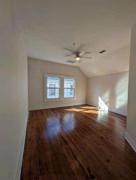 Building Photo - 11 Aviles St