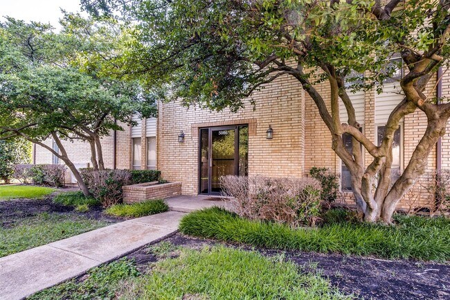 Building Photo - 5086 Matilda St