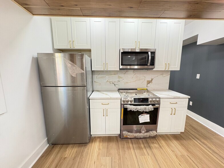 Building Photo - 5834 Phillips Ave