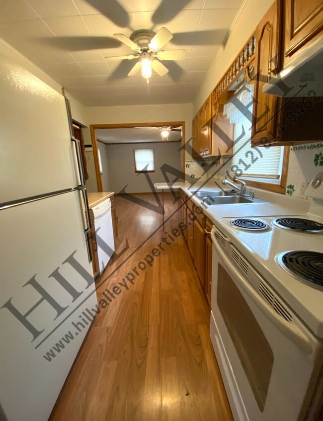 Building Photo - Two bedroom ranch - South