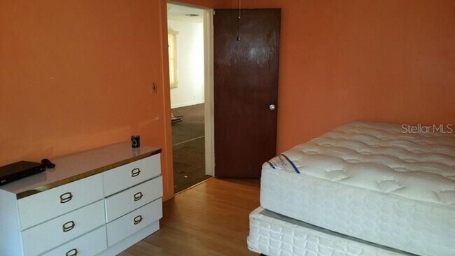 Building Photo - Cozy 3 bedroom, 1 bath for rent near downt...