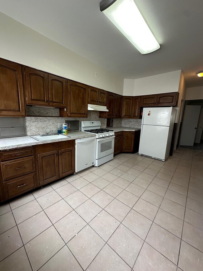 Building Photo - 606 15th St