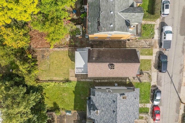 Building Photo - Charming 2 bedroom home in Beechview available May 1!