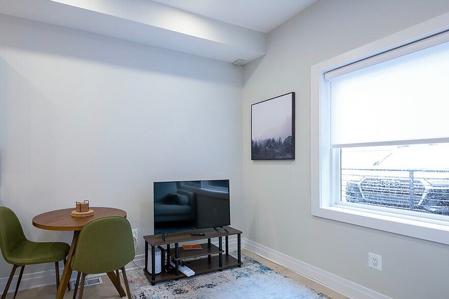 Building Photo - 2309 Ontario Rd NW