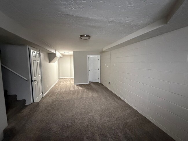 Building Photo - 3 Bedroom Home