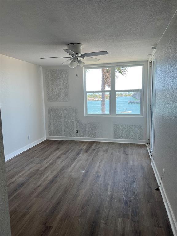 Building Photo - 5701 Bahia Del Mar Cir N