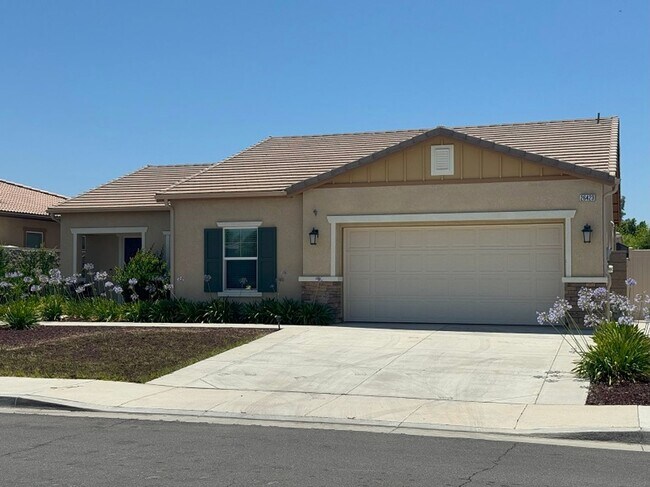 Building Photo - Beautiful Single Story House in New commun...