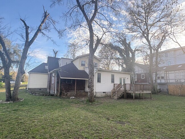 Building Photo - 5BR/2.5 Bath in Prime 12 South | Park-Facing | Two Sunrooms | Walkable Luxury Living