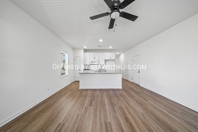 Building Photo - 1571 Court Ave