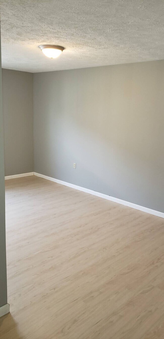 Building Photo - 220 Phillips St