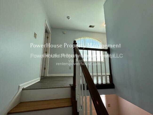 Building Photo - 790 Woodmont Dr