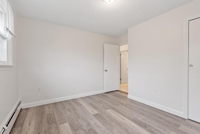 Building Photo - 45 Kinglet Dr